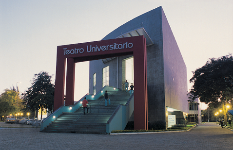 Foto da fachada do Teatro Universitário