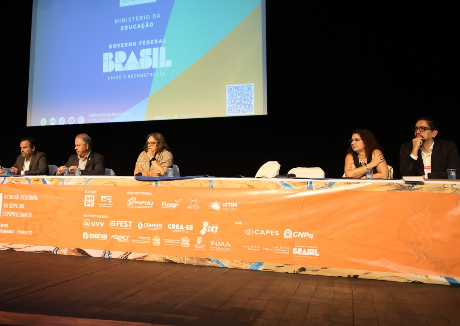 Foto dos participantes da mesa sobre pós-graduação