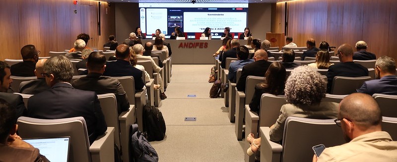 Foto do auditório onde aconteceu a Reunião Extraordinária do Conselho Pleno da Andifes.