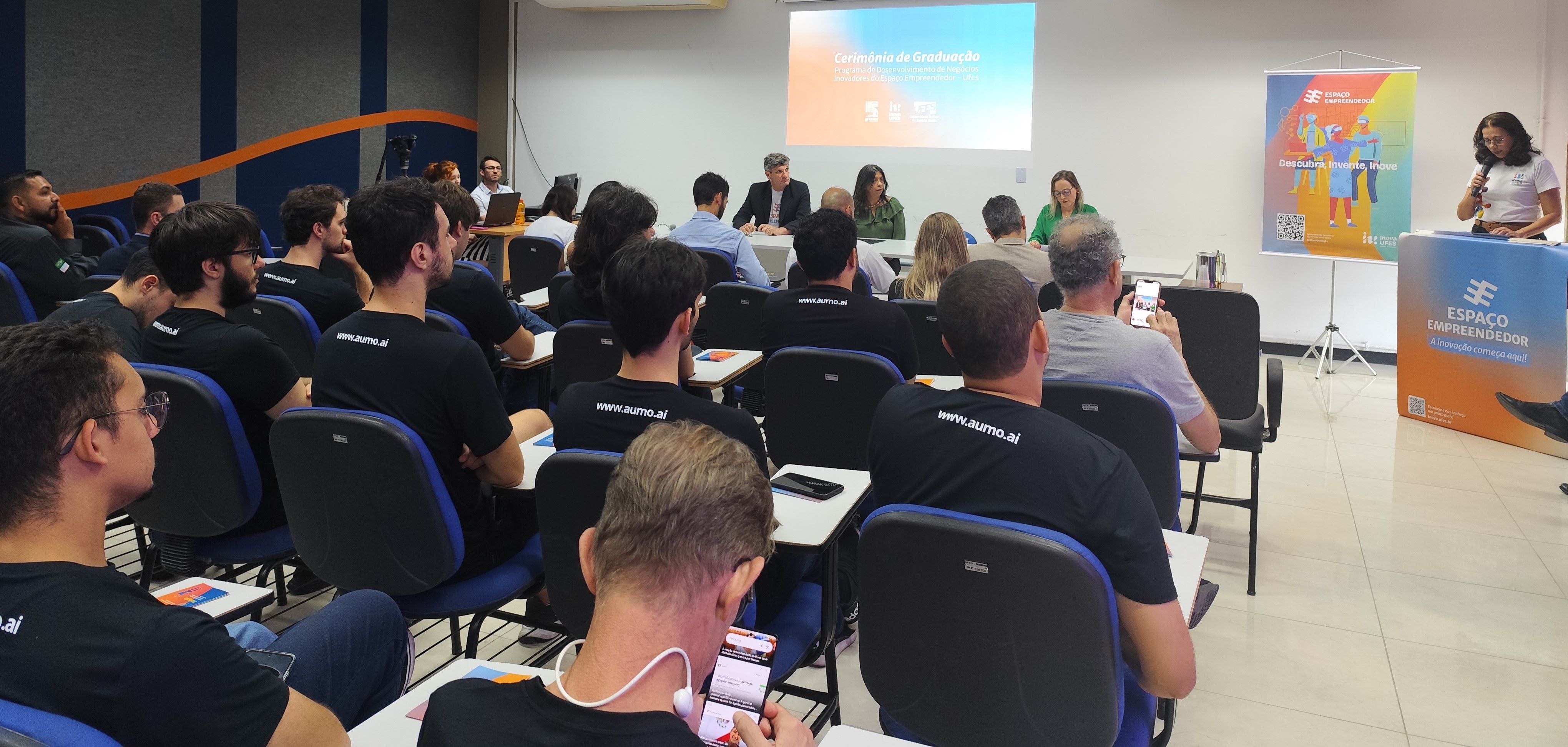 Foto geral do auditório onde aconteceu a cerimônia