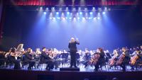 Foto da Orquestra Sinfônica do Estado do Espírito Santo se apresentando no palco