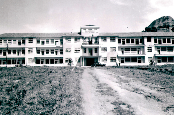 É fundado o Hospital das Clínicas (atual Hospital Universitário Cassiano Antônio Moraes - Hucam), por meio de um acordo entre a Ufes e o governo estadual, que permitiu a incorporação à Ufes do prédio do antigo Sanatório Getúlio Vargas.