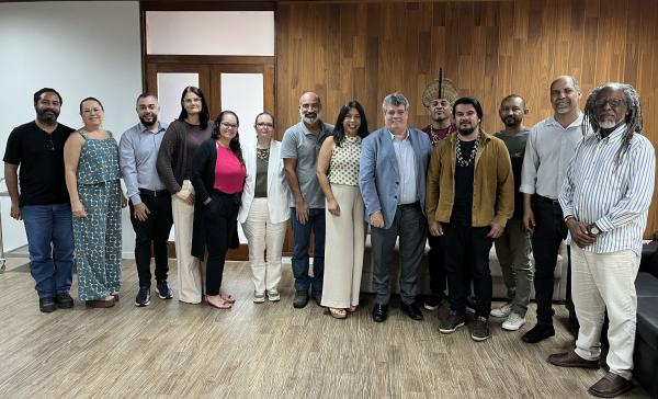 Foto posada das pessoas que participam da reunião