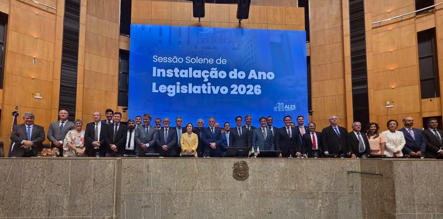 Foto da mesa de autoridades