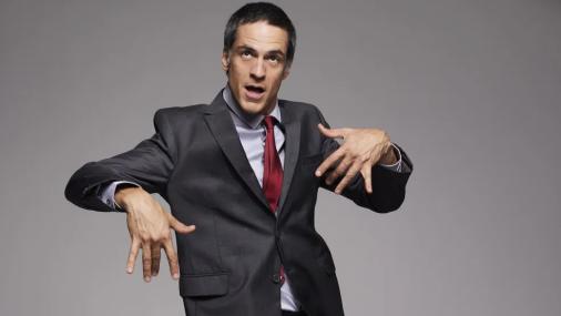 Foto do ator interpretando o monólogo