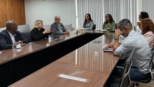 Foto da reunião no gabinete da reitoria